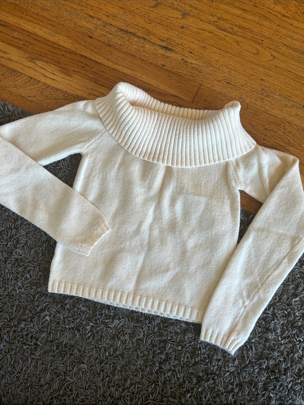 Edikted Ivory Foldover Off Shoulder Cropped Sweater Women’s Small